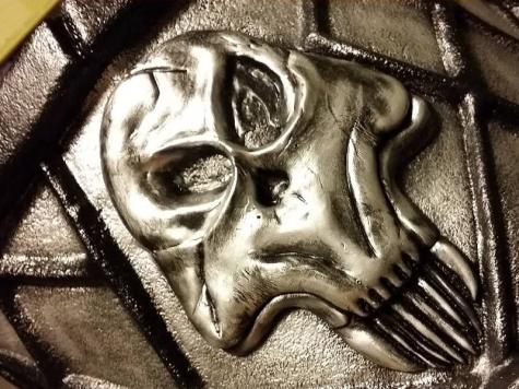 Metallic skull