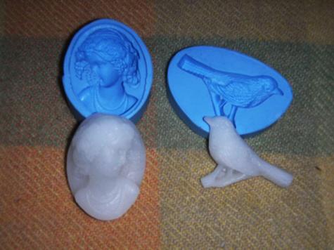 Cameo mould