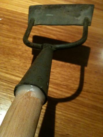 Garden hoe repair